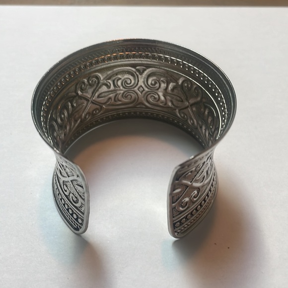 Beautiful large cuff bracelet - Picture 2 of 4